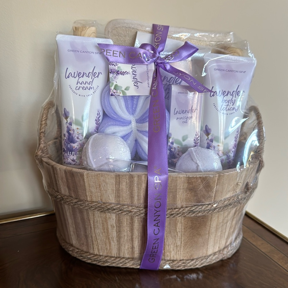 NWT Lavender Spa Gift Basket